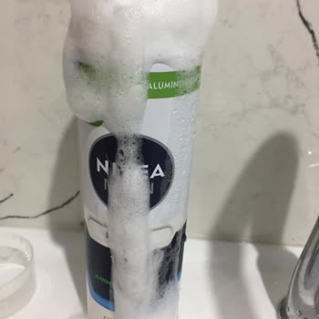 Kendi Kendine Köpürüp Dolabımı Mahveden Nivea Tıraş Jeli