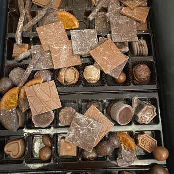 Patiswiss Çikolata Üzerinde Beyaz Tozlar Oluşmuş