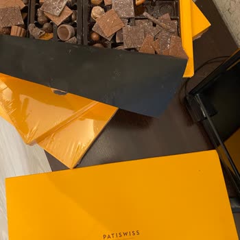 Patiswiss Çikolata Üzerinde Beyaz Tozlar Oluşmuş