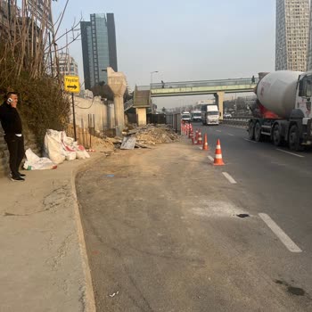 İBB - İstanbul Büyükşehir Belediyesi Üst Geçitte Güvenlik Tehlikesi