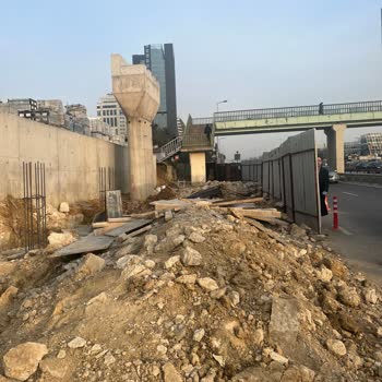 İBB - İstanbul Büyükşehir Belediyesi Üst Geçitte Güvenlik Tehlikesi