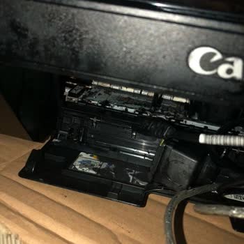 Dolap Ürünün Kırık Deyip Ücret İadesi Yapmıyor