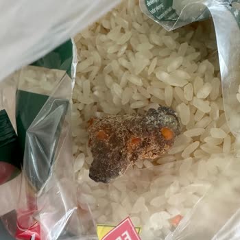 BİM Pirincin İçinde Pislik Çıktı