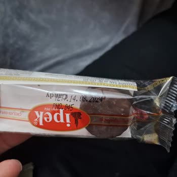 İpek Pişmaniye Kaplama İçerisinden Tas Gibi Bir Şey Çıkması