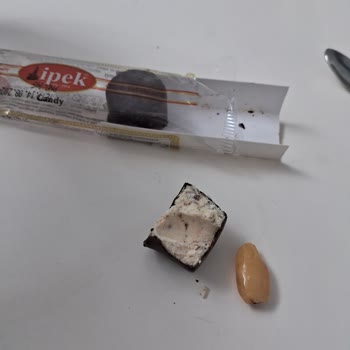 İpek Pişmaniye Kaplama İçerisinden Tas Gibi Bir Şey Çıkması