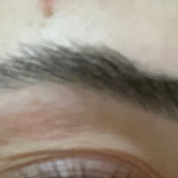 Claris Saç Tasarım Merkezi ve Lazer Epilasyon (Kütahya) Kaşım Yamuk Kesildi