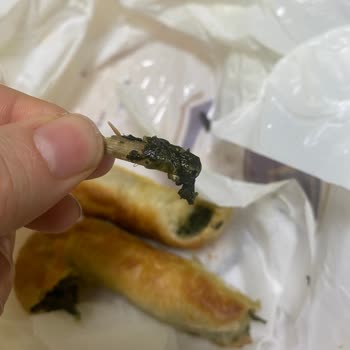 Mado Börekte Kum Ve Odun Çıktı.