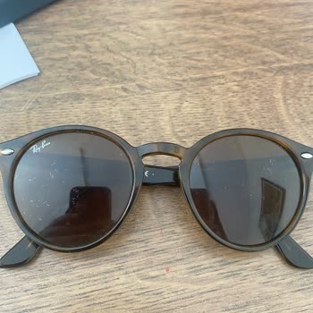 Rayban Güneş Gözlüğü Kendiliğinden Renk Atıyor
