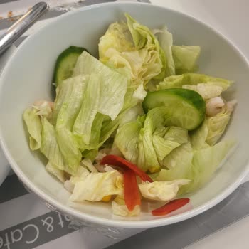 IKEA Yemekler Soğuk Ve Taze Değil