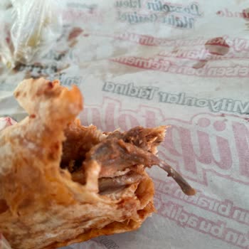 Öncü Döner Dürüm İçerisinden Kemik Çıktı