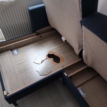 Bellona Şirinyer Bayii Den Alınan Kırık Köşe Koltuk Parçasının Değiş