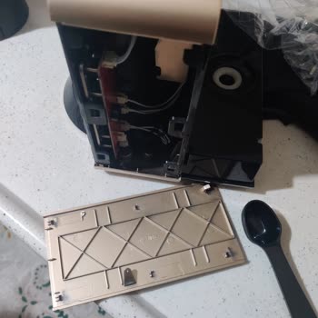 PTT Kargo Ürünümü Taşıma Sırasında Kırdı