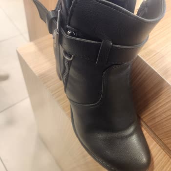 FLO Ayakkabı FLO Ayakta Yara Yapma Şikayeti