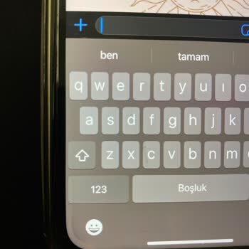 Apple İPhone 11 Blok Leke Ve Çözümsüzlük