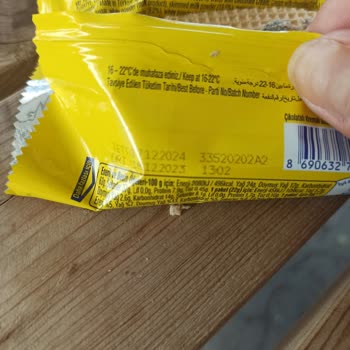 Nestle Çocuğun Gofretinden Çıkan Cisim