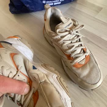 Skechers Ayakkabının Az Kullanılmasına Rağmen Yanlardan Açılması.