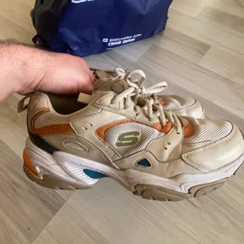 Skechers Ayakkabının Az Kullanılmasına Rağmen Yanlardan Açılması.