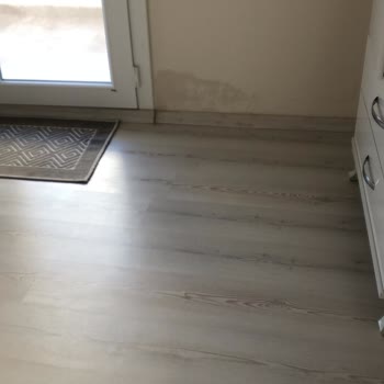 Dringende Reparatur erforderlich aufgrund von feuchten Wänden trotz Garantie von Egesan Group