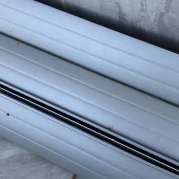 Dringende Reparatur erforderlich aufgrund von feuchten Wänden trotz Garantie von Egesan Group