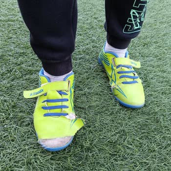 Kinetix Erimiş Halı Saha Ayakkabısı