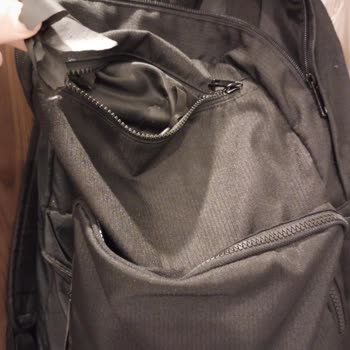 Mavi Çanta Yırtıldı Yıprandı Harap Oldu