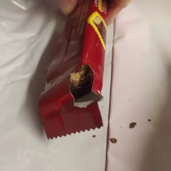 Ülker Çikolatalı Gofret Paketi Ve İçi Kemirilmiş