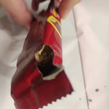Ülker Çikolatalı Gofret Paketi Ve İçi Kemirilmiş