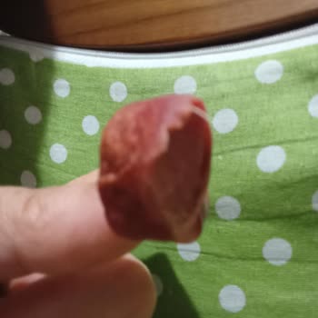 Banvit Sosisin İçerisinden Hayvan Tüyü Çıkıyor