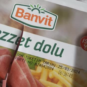 Banvit Sosisin İçerisinden Hayvan Tüyü Çıkıyor