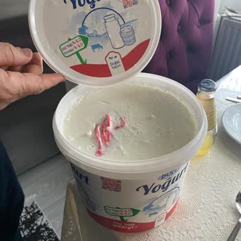 BİM Yoğurttan Çıkan Cisim :)