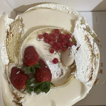 Un Sanatından Sipariş Ettiğim Pasta Hasarlı Geldi.