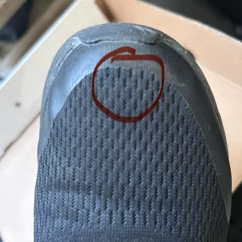 Skechers Ürünün Arkasın Da Durmuyor