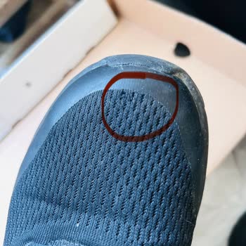 Skechers Ürünün Arkasın Da Durmuyor