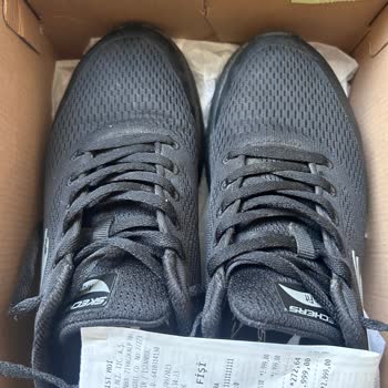 Skechers Ürünün Arkasın Da Durmuyor