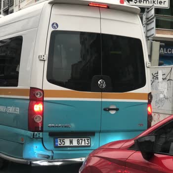 İzmir Minibüsçüler Odası Kendini Yolların Hakimi Zanneden, Düşüncesiz Minibüs Şoförü...