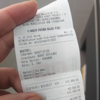 BİM'e Gelen Ürünün Çalışan Tarafından Alınması