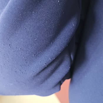 Oysho Giyim Kalitesiz Hırka: Kısa Sürede Tüylenme Problemi