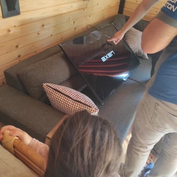 Sunny Yetkili Servisin Açtığı Axen Televizyonum Kırık Çıktı