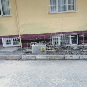 İBB - İstanbul Büyükşehir Belediyesi Kapımızın Önünde Ki Elektrik Panosu İçin Şikayet Dilekçesi