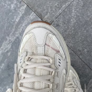 Gratis'te Ayakkabıma Oje Döküldü