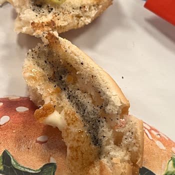 Burger King Üsküdar Meydan Şubesi Bozulmaya Başlamış Ekmek