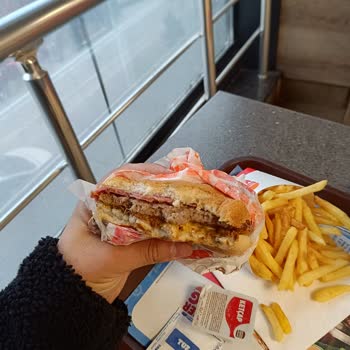 Burger King Ürünlerin Görselleri İle İçeriğinin Farklı Olması