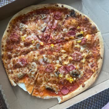 PizzaLazza Pizza Kenarı Olmadan Gelen Pizzayı Gönderme Cesareti