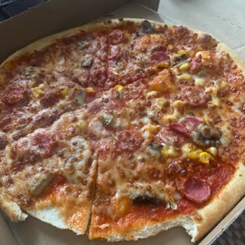 PizzaLazza Pizza Kenarı Olmadan Gelen Pizzayı Gönderme Cesareti