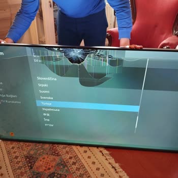 PHILIPS TV 65 İnc TV Ekranı Kirik Çıktı