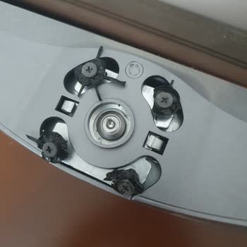 LG TV Ağırlığını Taşıyamayan Basit Ayak Bağlantısı