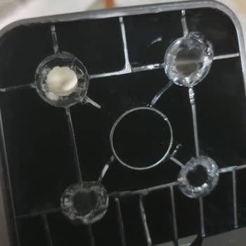 LG TV Ağırlığını Taşıyamayan Basit Ayak Bağlantısı