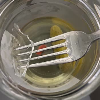 BİM Turşusundan Kocaman Cam Çıktı