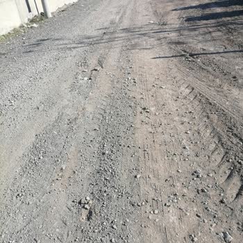 Aksaray Belediyesi Yolun Asfalt Olmasını İstiyoruz