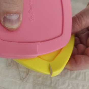 Paşabahçe Plastik Kapaklı Cam Kahvaltı Tabakların Kapağının Yırtılması